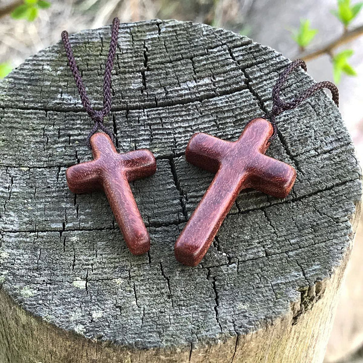 Christianartworkshop Collier croix en bois de santal rouge fait main — Un geste de dévotion simple, à porter au quotidien - image 5