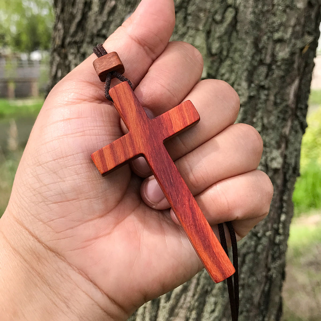 Christianartworkshop Collier croix en bois de santal rouge et vert — Symbole de bénédiction en bois naturel - Rouge - image 3