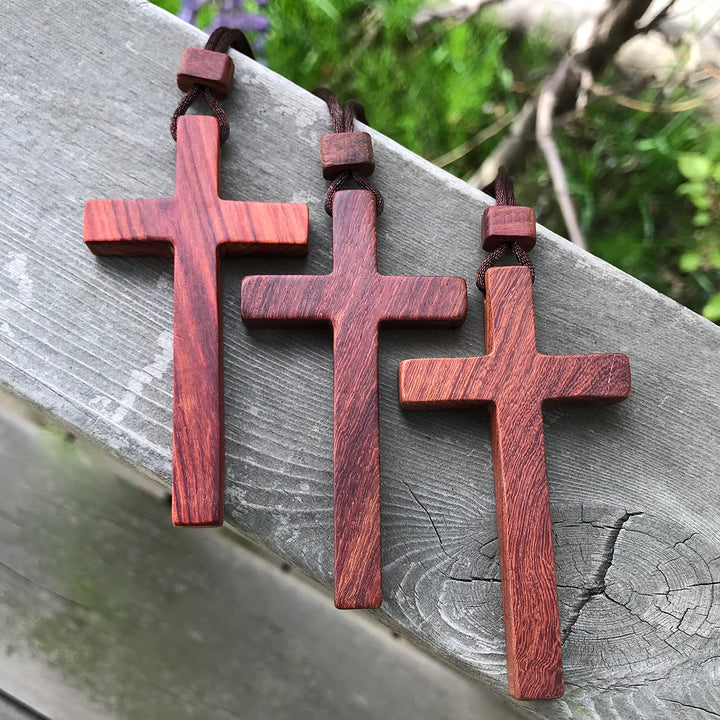 Christianartworkshop Collier croix en bois de santal rouge et vert — Symbole de bénédiction en bois naturel - image 5