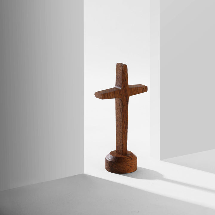 Christianartworkshop Croix rustique-moderne en merbau sur support — Un symbole discret de bénédiction - image 1