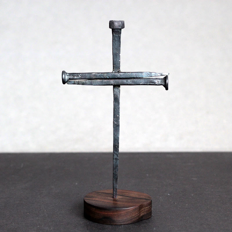 Christianartworkshop Crucifix forgé à clous avec socle en ébène — Un lourd rappel du sacrifice - Croix de clou - image 0