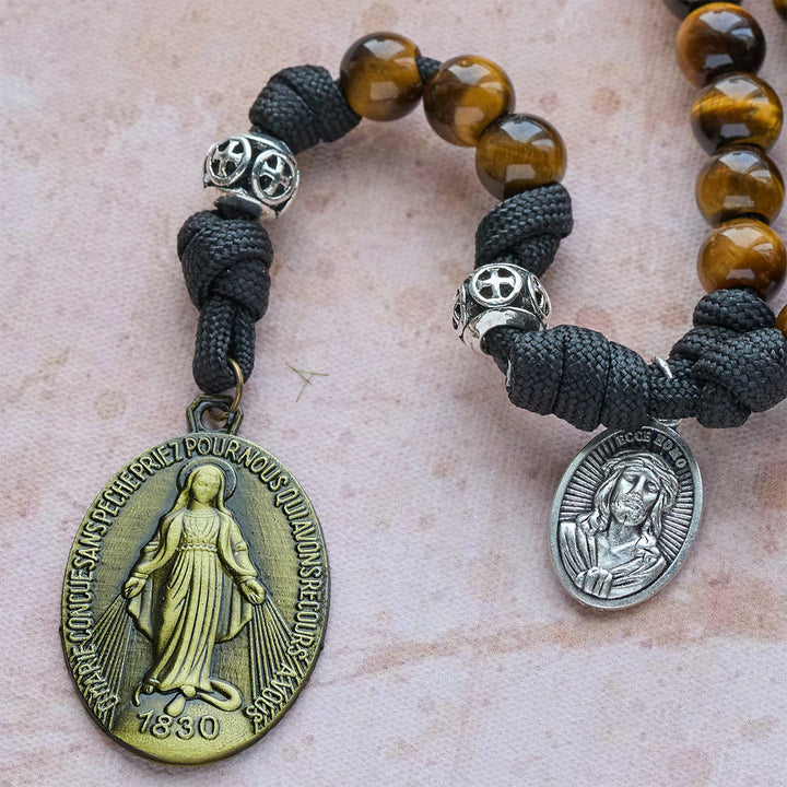 Christianartworkshop Chapelet en paracorde centré sur Notre-Dame : Perles œil de tigre et médaille intemporelle - image 8