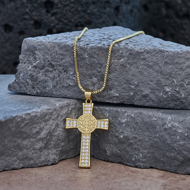 Christianartworkshop Collier Croix de la série Emblème de Saint Benoît : Un rappel de foi et de grâce à porter au quotidien - image 3