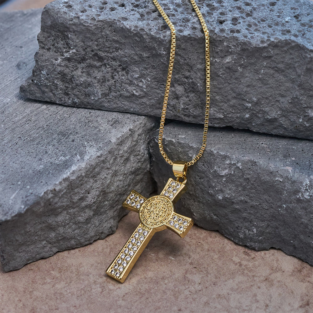 Christianartworkshop Collier Croix de la série Emblème de Saint Benoît : Un rappel de foi et de grâce à porter au quotidien - image 1