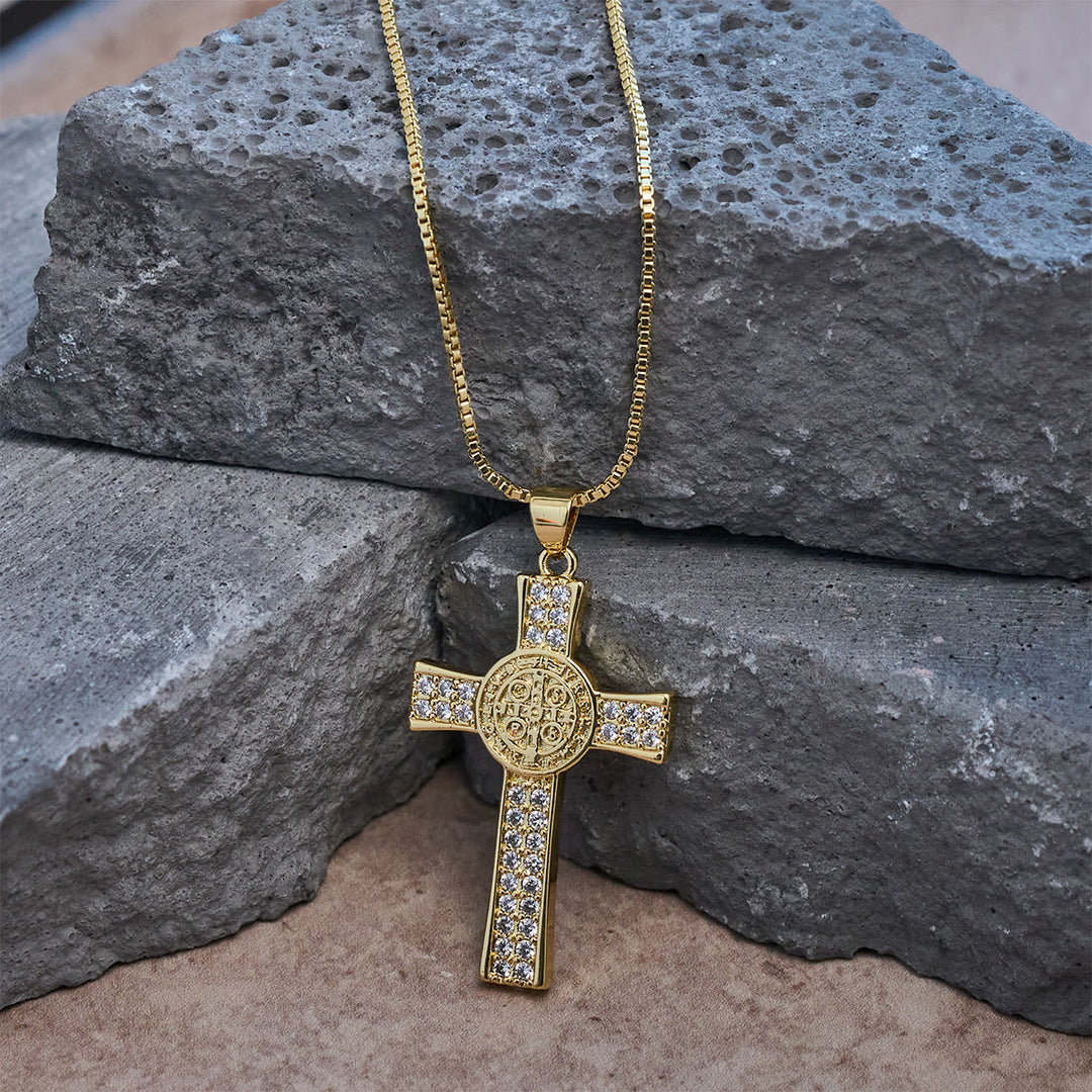 Christianartworkshop Collier Croix de la série Emblème de Saint Benoît : Un rappel de foi et de grâce à porter au quotidien - image 2