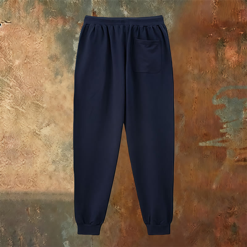 Atelier d'art chrétien - Croix et pantalon de survêtement « Jésus sauve » : un vêtement du quotidien lié à sa promesse - image 3