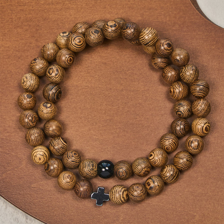 Bracelet croix en bois à plusieurs couches de Christianartworkshop : Un moment de dévotion silencieuse au quotidien - image 3