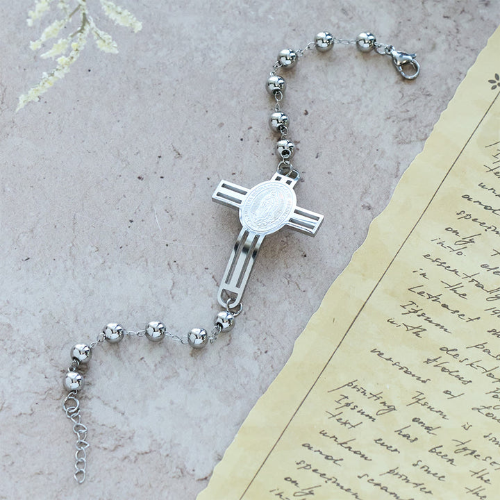 Bracelet perlé « Grâce » de Christianartworkshop : Breloque croix pour de doux rappels - image 6