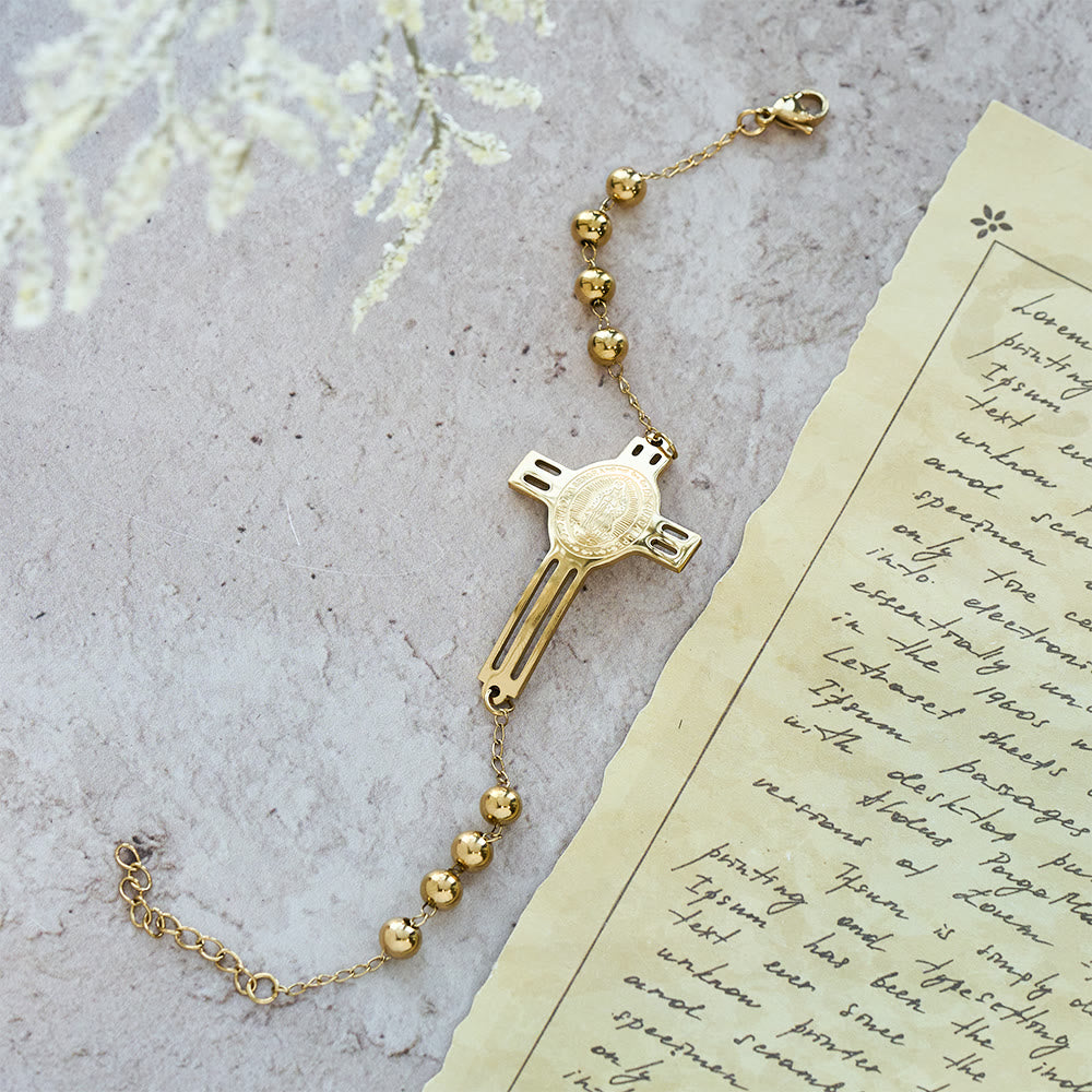 Bracelet perlé « Grâce » de Christianartworkshop : Breloque croix pour de doux rappels - image 2