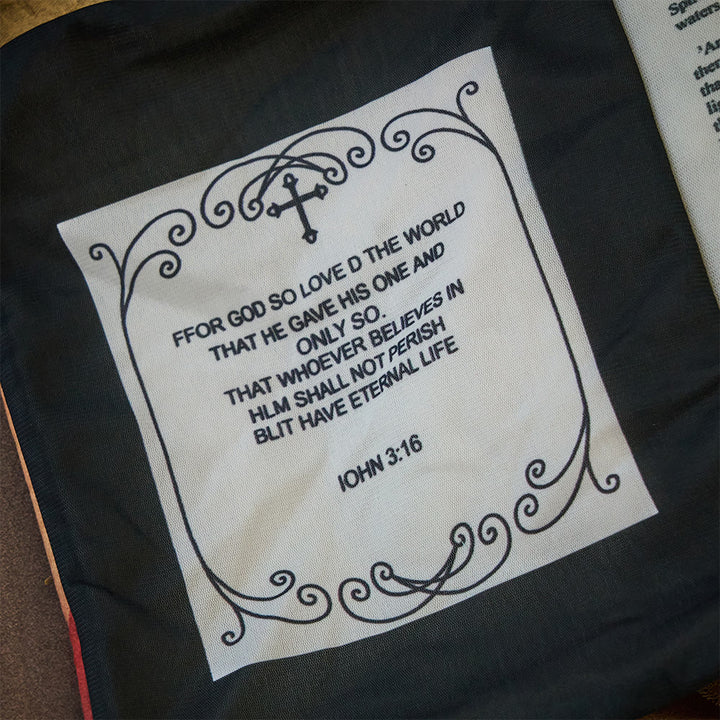 Christianartworkshop Coussin en peluche à thème biblique : Compagnon douillet de grâce et de vérité - image 6