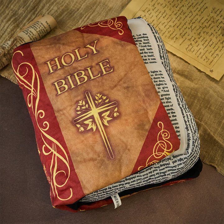 Christianartworkshop Coussin en peluche à thème biblique : Compagnon douillet de grâce et de vérité - Vierge à l'Enfant - image 0