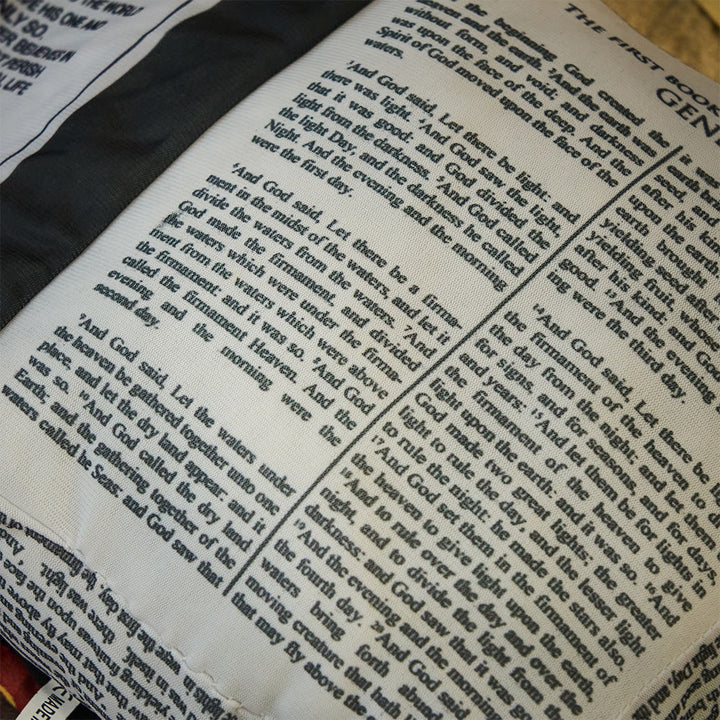 Christianartworkshop Coussin en peluche à thème biblique : Compagnon douillet de grâce et de vérité - image 5