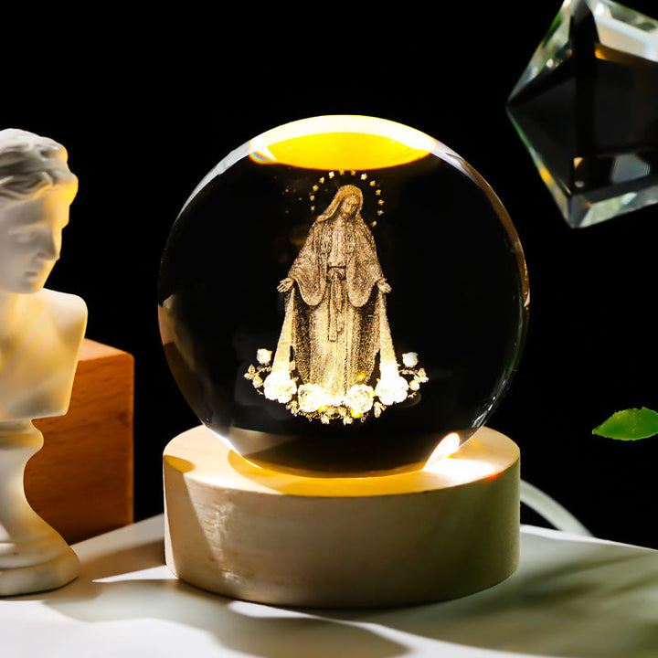 Veilleuse Boule de Cristal Sacrée de Christianartworkshop : Compagnon Lumineux de la Présence Divine - Notre-Dame et Rose - avec base lumineuse colorée - 8 cm - image 5
