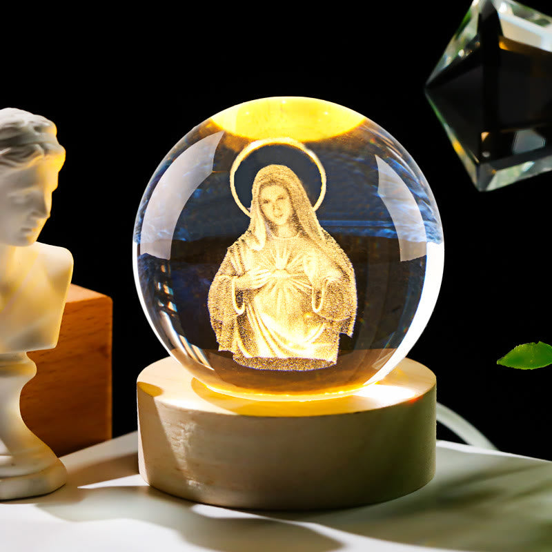 Veilleuse Boule de Cristal Sacrée de Christianartworkshop : Compagnon Lumineux de la Présence Divine - Marie au Sacré-Cœur - avec base lumineuse colorée - 8 cm - image 10