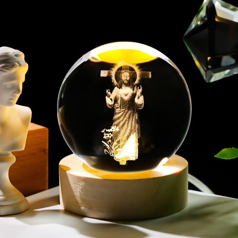 Veilleuse Boule de Cristal Sacrée de Christianartworkshop : Compagnon Lumineux de la Présence Divine - Jésus et la Croix - avec base lumineuse colorée - 8 cm - image 7