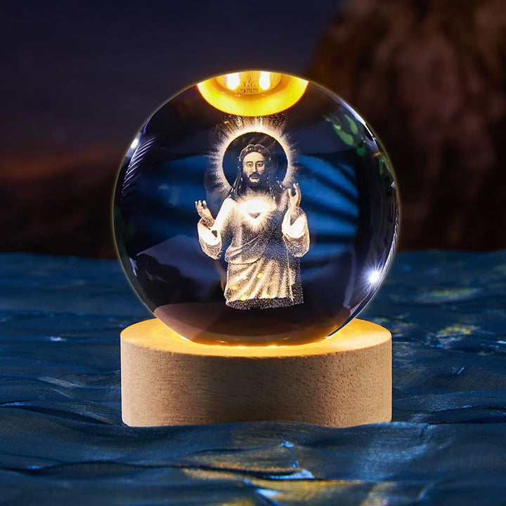 Veilleuse Boule de Cristal Sacrée de Christianartworkshop : Compagnon Lumineux de la Présence Divine - Jésus avec auréole - avec base lumineuse colorée - 8 cm - image 12