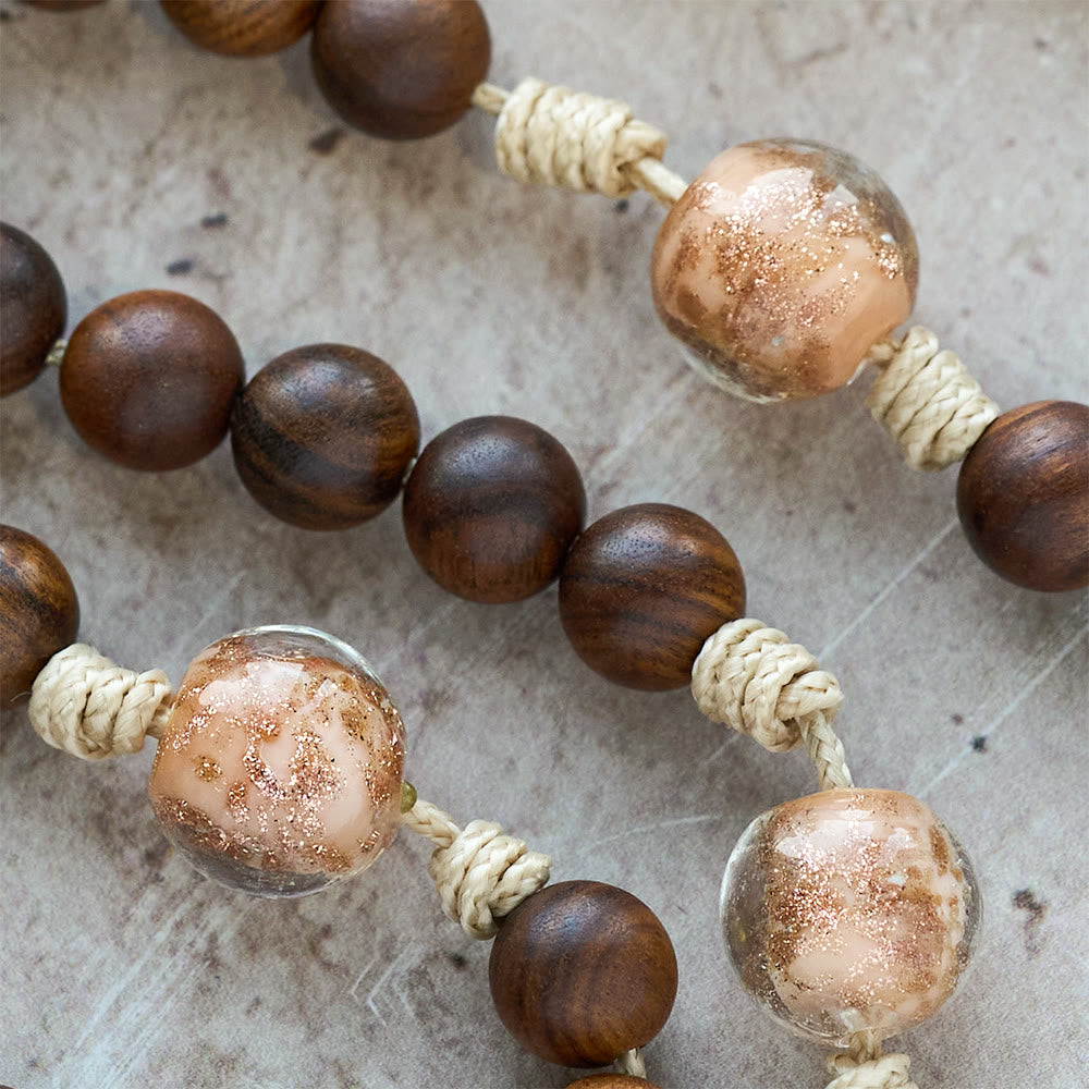 Christianartworkshop Chapelet de la Foi en palissandre et verre avec motif de la Sainte Famille : Compagnon serein de la grâce tranquille - image 8