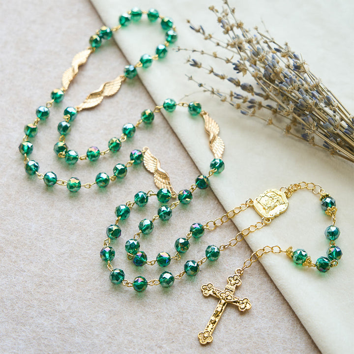 Christianartworkshop Chapelet en acrylique de l'Archange avec aile dorée : Compagnon rayonnant de douce grâce - image 5