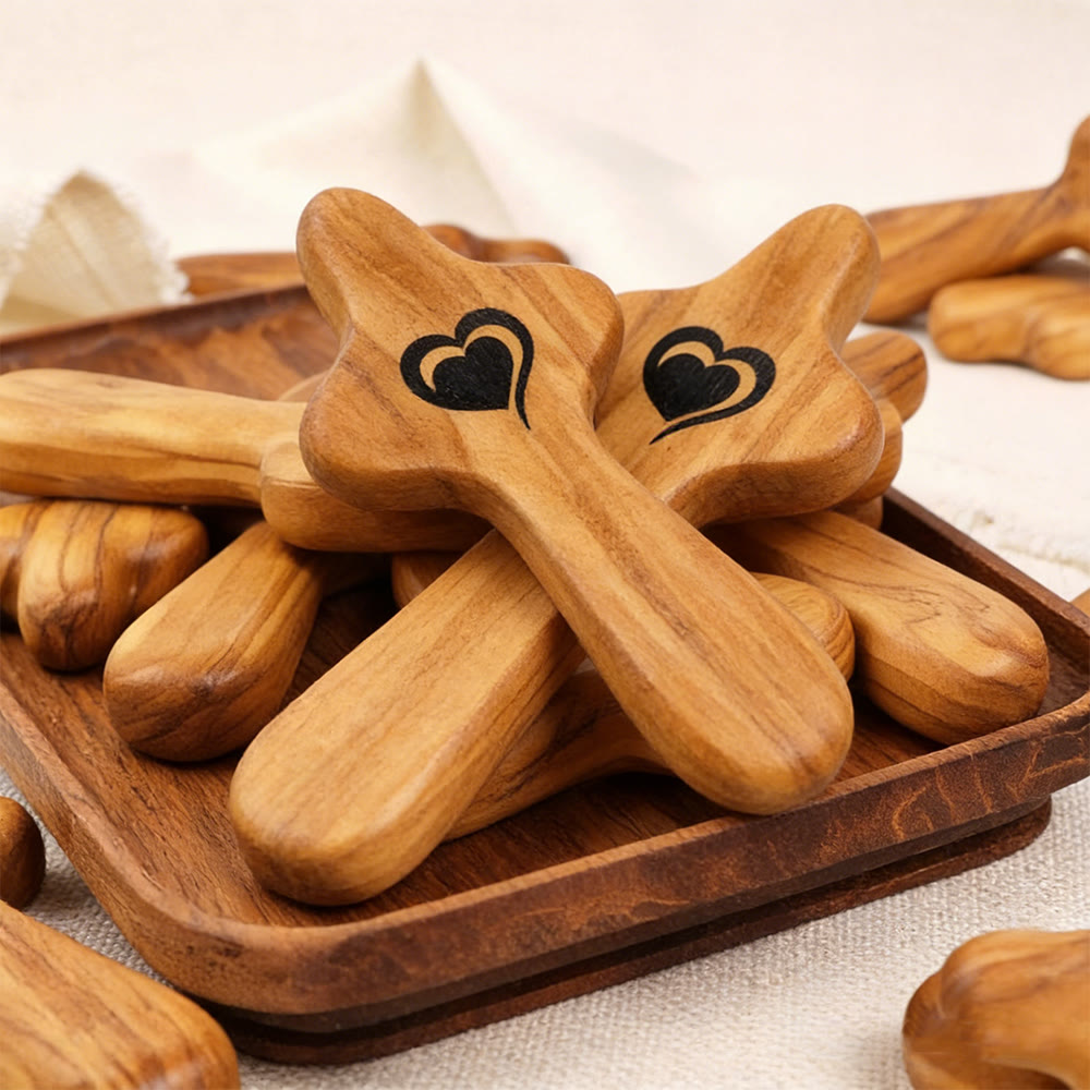 Christianartworkshop Croix de poche en bois de noyer et d'olivier ornée d'un cœur : la foi naturelle dans votre poche - image 10