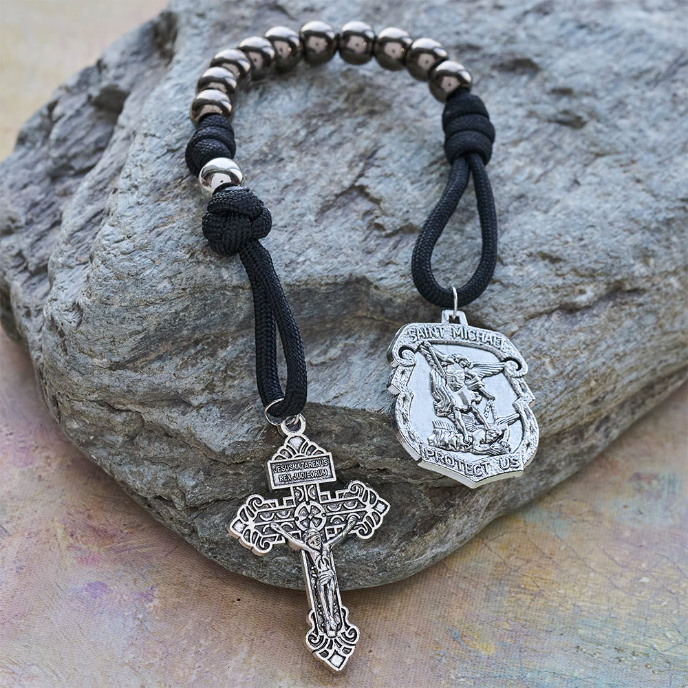Christianartworkshop Pendentif de voiture double usage et chapelet de poche avec bouclier protecteur de saint Michel et saint Benoît et grâce repoussant le mal - image 10