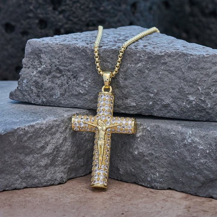 Christianartworkshop Collier pavé avec crucifix Jésus : un détail étincelant pour exprimer sa foi et son style au quotidien. - Doré - image 0