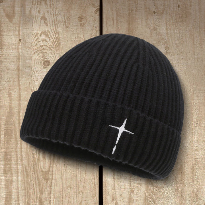 Bonnet brodé croix subtile de Christianartworkshop : Sa grâce par temps froid - Noir - Tour de tête : 54–60 cm / 21,26''–23,62'' - image 0