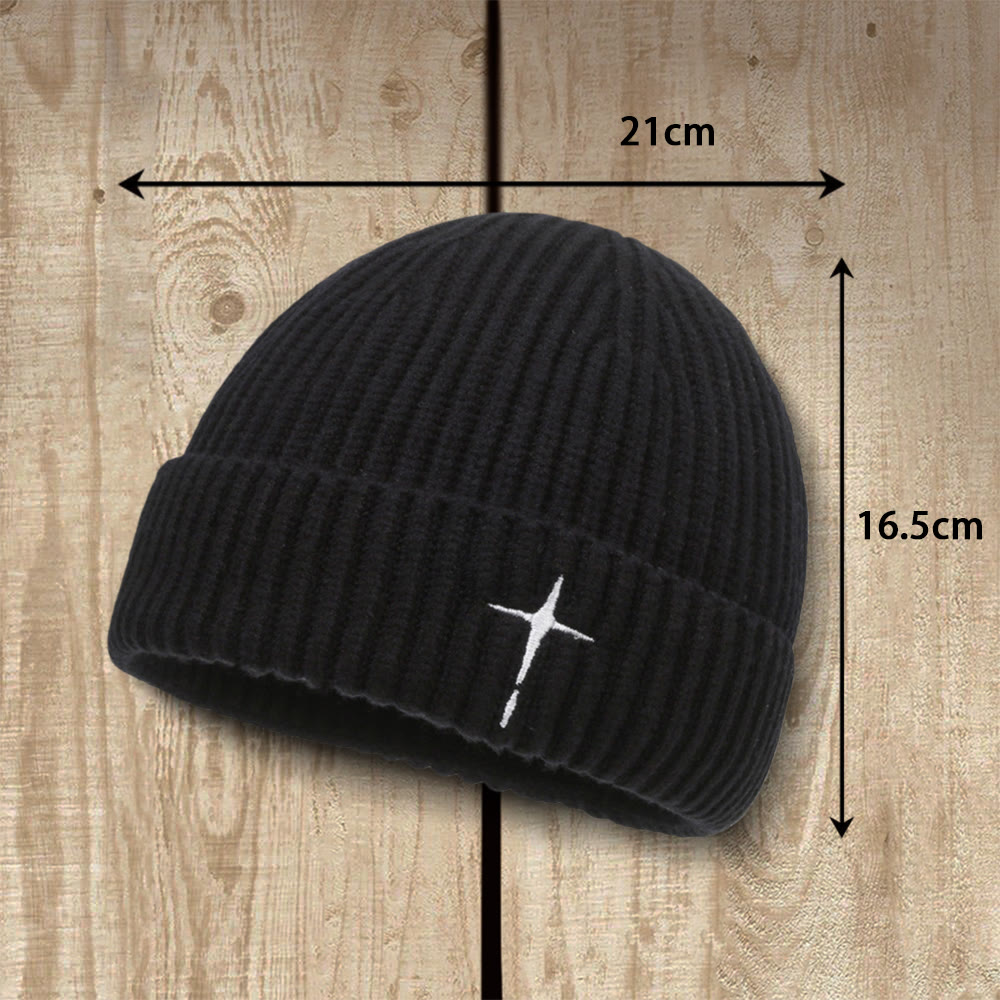 Bonnet brodé croix subtile de Christianartworkshop : Sa grâce par temps froid - image 2