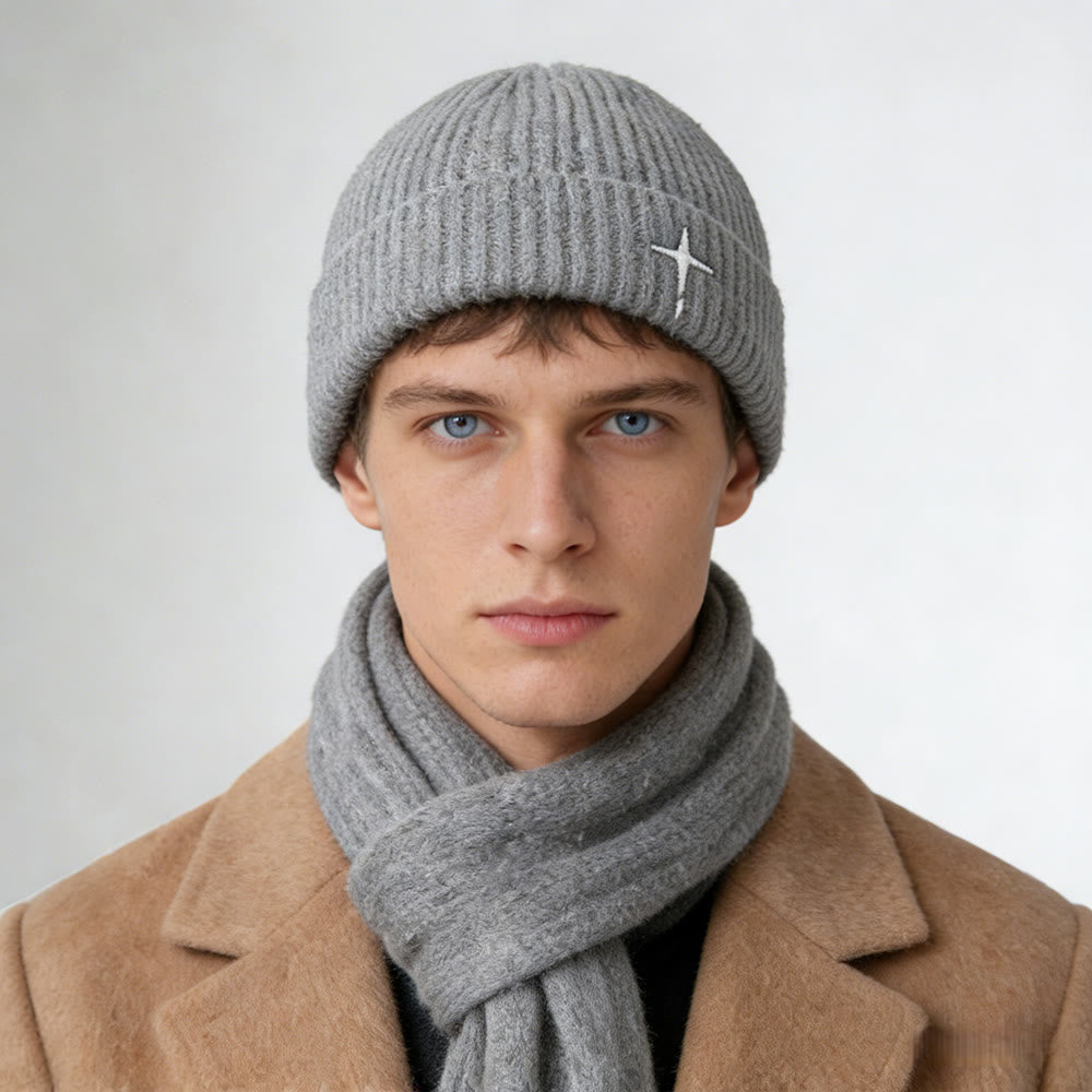 Christianartworkshop Bonnet brodé d'une croix discrète : Sa Grâce par temps froid - image 9