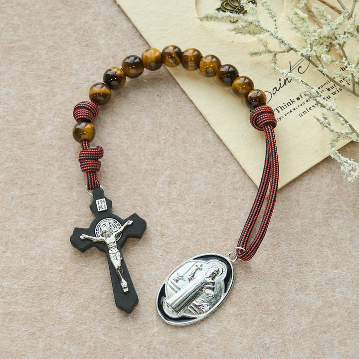 Christianartworkshop Chapelet de poche œil de tigre avec Courage et Protection : Médaille et croix de l’exorcisme du Bienheureux Saint Benoît - image 3