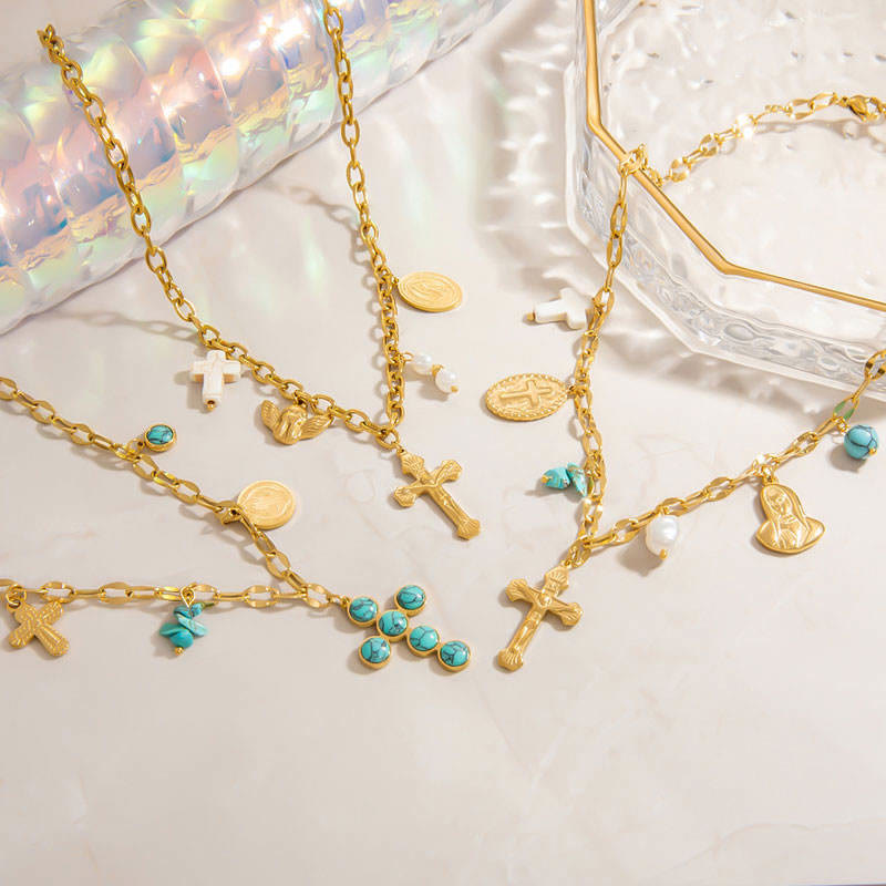 Christianartworkshop Collier croix et médaille à trois styles : un geste de dévotion délicat au quotidien - image 3