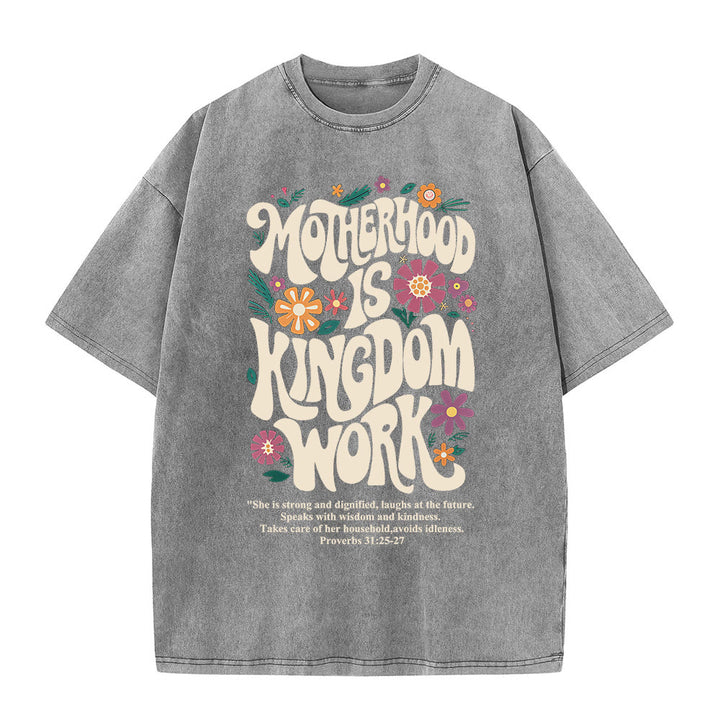 T-shirt unisexe délavé « La maternité est un royaume » de Christianartworkshop - Gris - 4XL - image 6