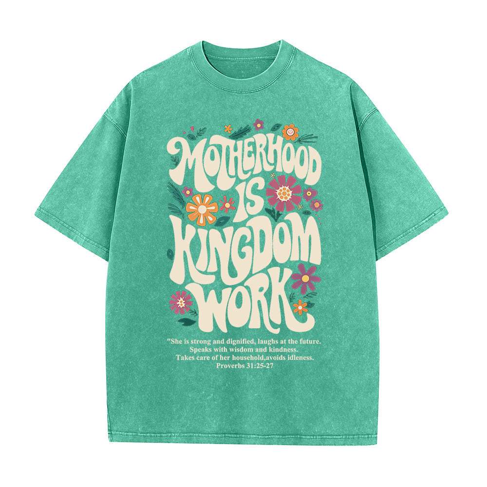 T-shirt unisexe délavé « La maternité est un royaume » de Christianartworkshop - Vert - 4XL - image 4