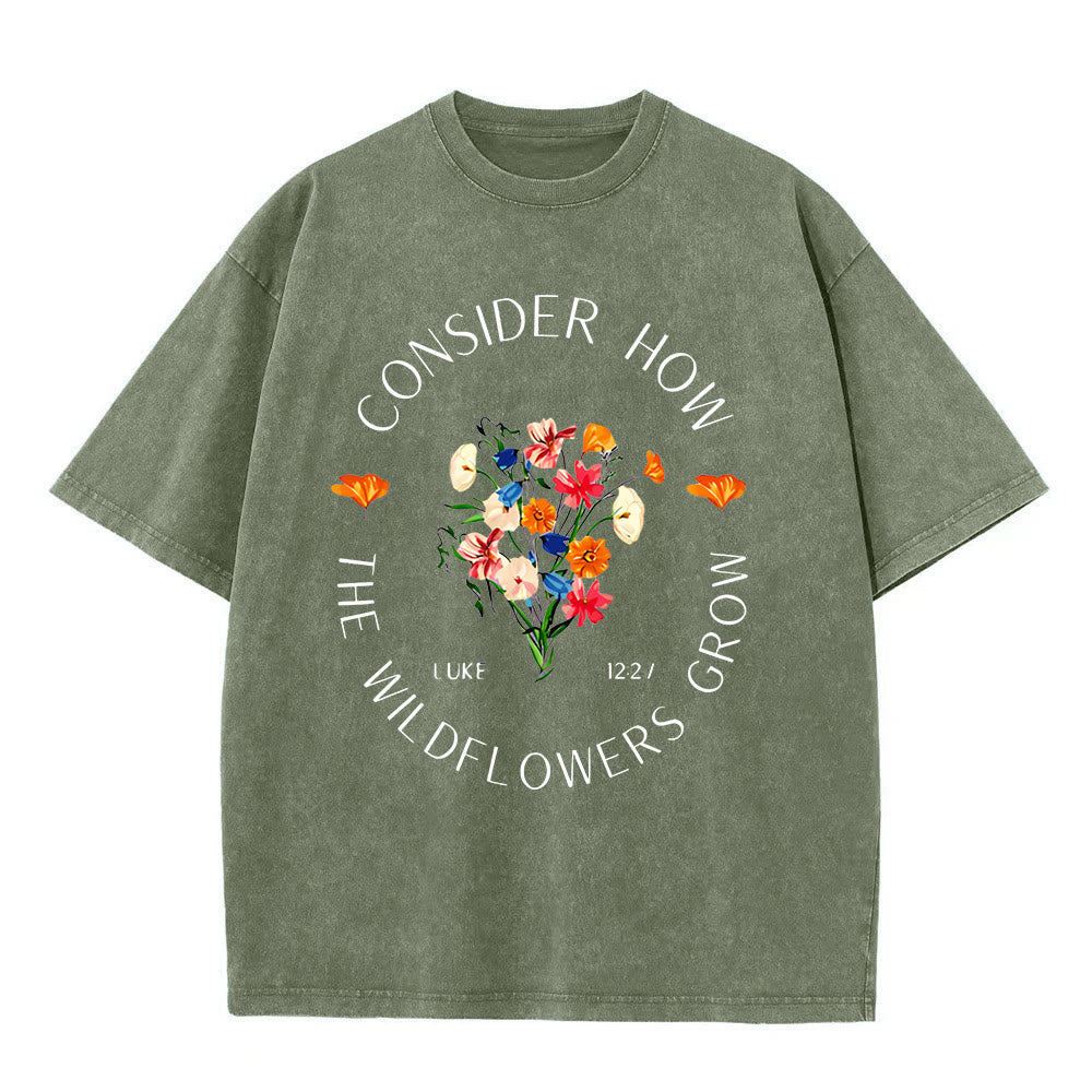 T-shirt unisexe délavé « Considérez comment poussent les fleurs sauvages » de Christianartworkshop - Vert armée - 5XL - image 5