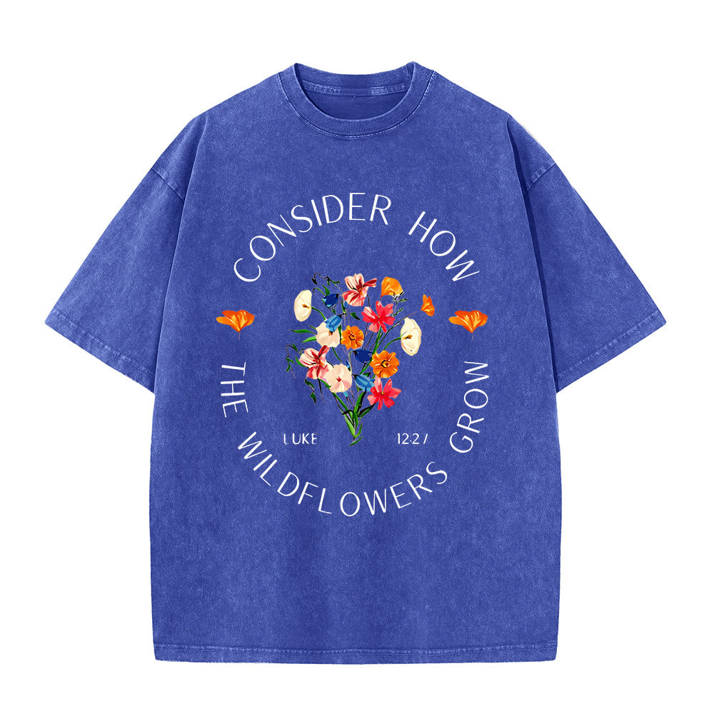 T-shirt unisexe délavé « Considérez comment poussent les fleurs sauvages » de Christianartworkshop - Bleu - 5XL - image 3