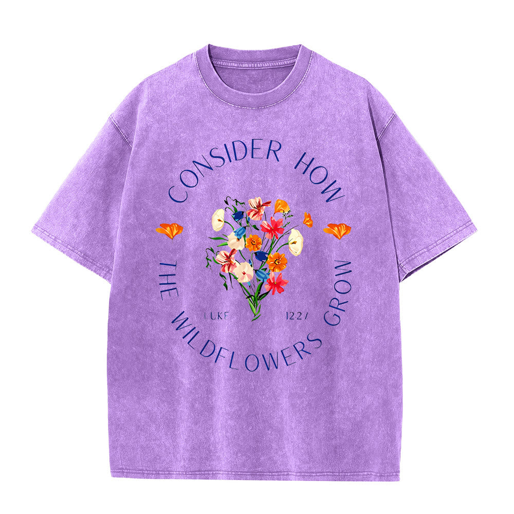 T-shirt unisexe délavé « Considérez comment poussent les fleurs sauvages » de Christianartworkshop - Violet - 5XL - image 9