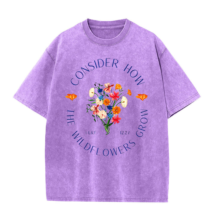 T-shirt unisexe délavé « Considérez comment poussent les fleurs sauvages » de Christianartworkshop - Violet - 5XL - image 9