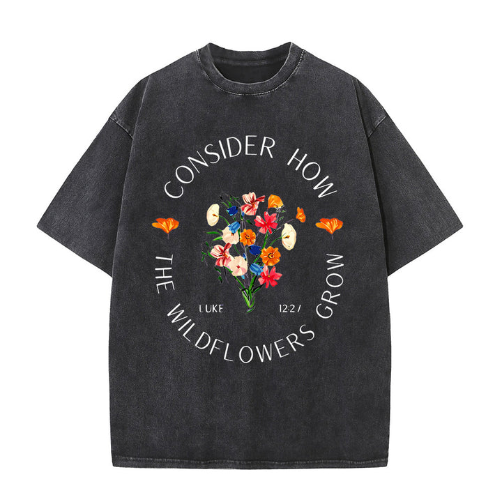 T-shirt unisexe délavé « Considérez comment poussent les fleurs sauvages » de Christianartworkshop - Noir - 5XL - image 0