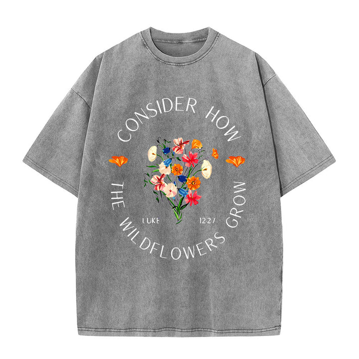 T-shirt unisexe délavé « Considérez comment poussent les fleurs sauvages » de Christianartworkshop - Gris - 5XL - image 4