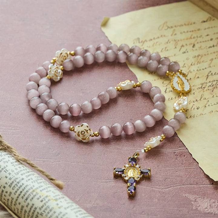 Christianartworkshop Chapelet œil-de-chat rose pâle avec perles roses blanches et emblème de la Sainte Vierge - image 12