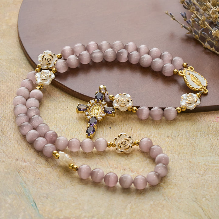 Christianartworkshop Chapelet œil-de-chat rose pâle avec perles roses blanches et emblème de la Sainte Vierge - image 13