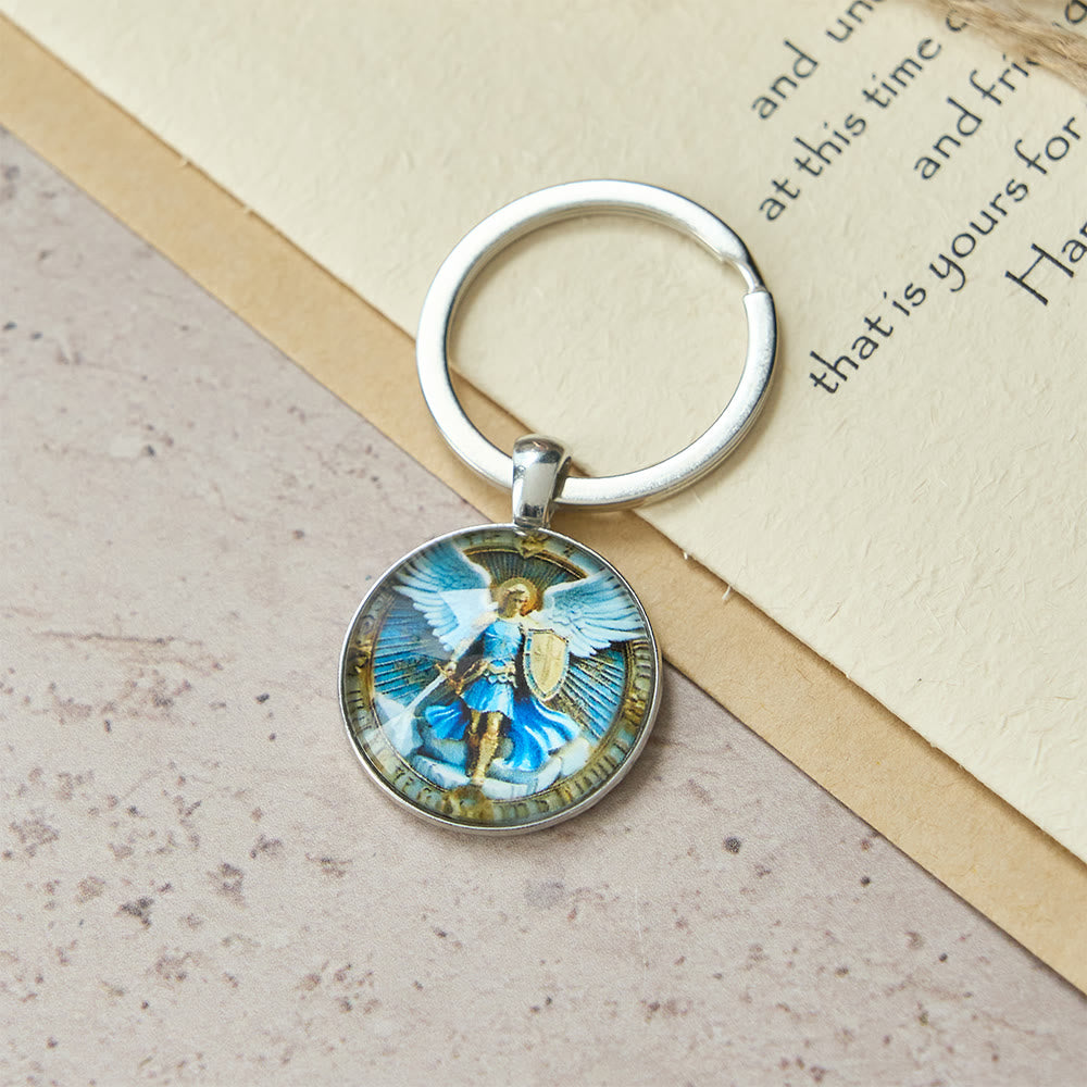 Christianartworkshop Porte-clés classique religieux en armure, ange gardien, saint Michel : emblème intemporel de la valeur céleste - image 1