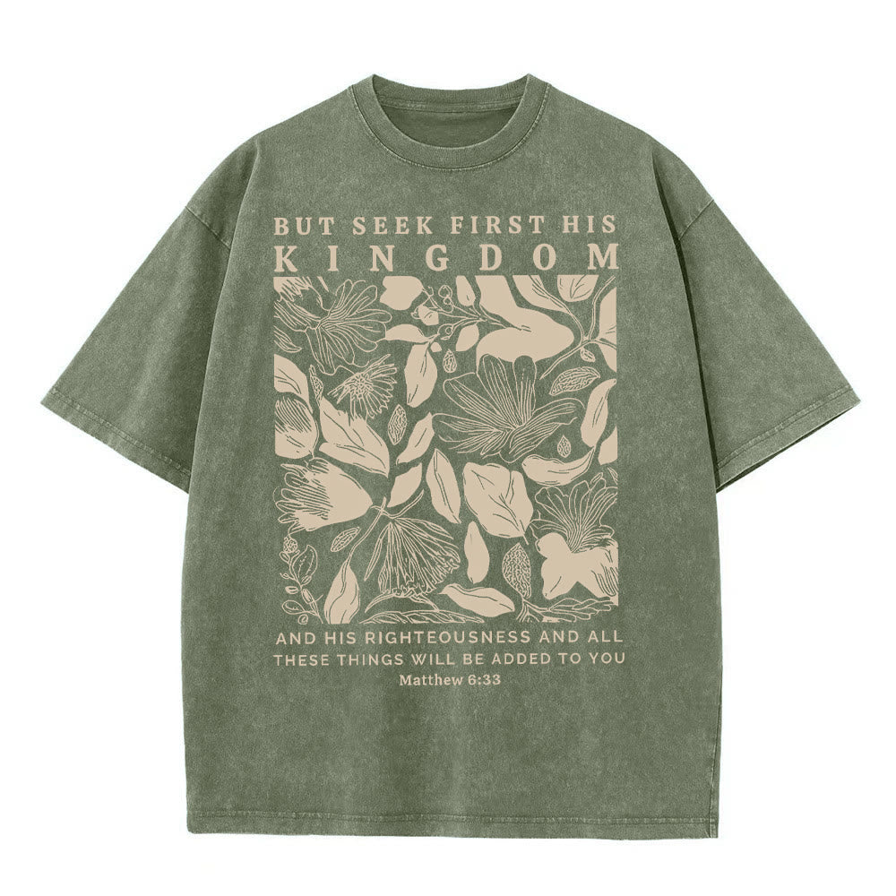 T-shirt unisexe délavé « Mais cherchez d’abord son royaume » de Christianartworkshop - Vert armée - 5XL - image 4