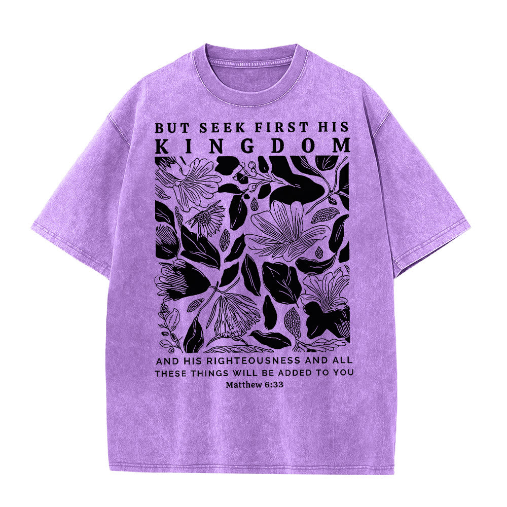 T-shirt unisexe délavé « Mais cherchez d’abord son royaume » de Christianartworkshop - Violet - 5XL - image 9