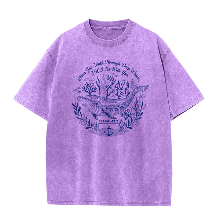 T-shirt unisexe délavé Christianartworkshop, motif baleine et océan, Isaïe 43:2 - Violet - 5XL - image 3