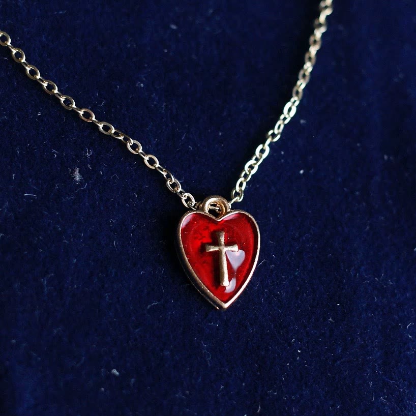 Christianartworkshop Collier et boucles d'oreilles assortis avec pendentif cœur et croix : incarnez sa tendresse - Collier - image 0