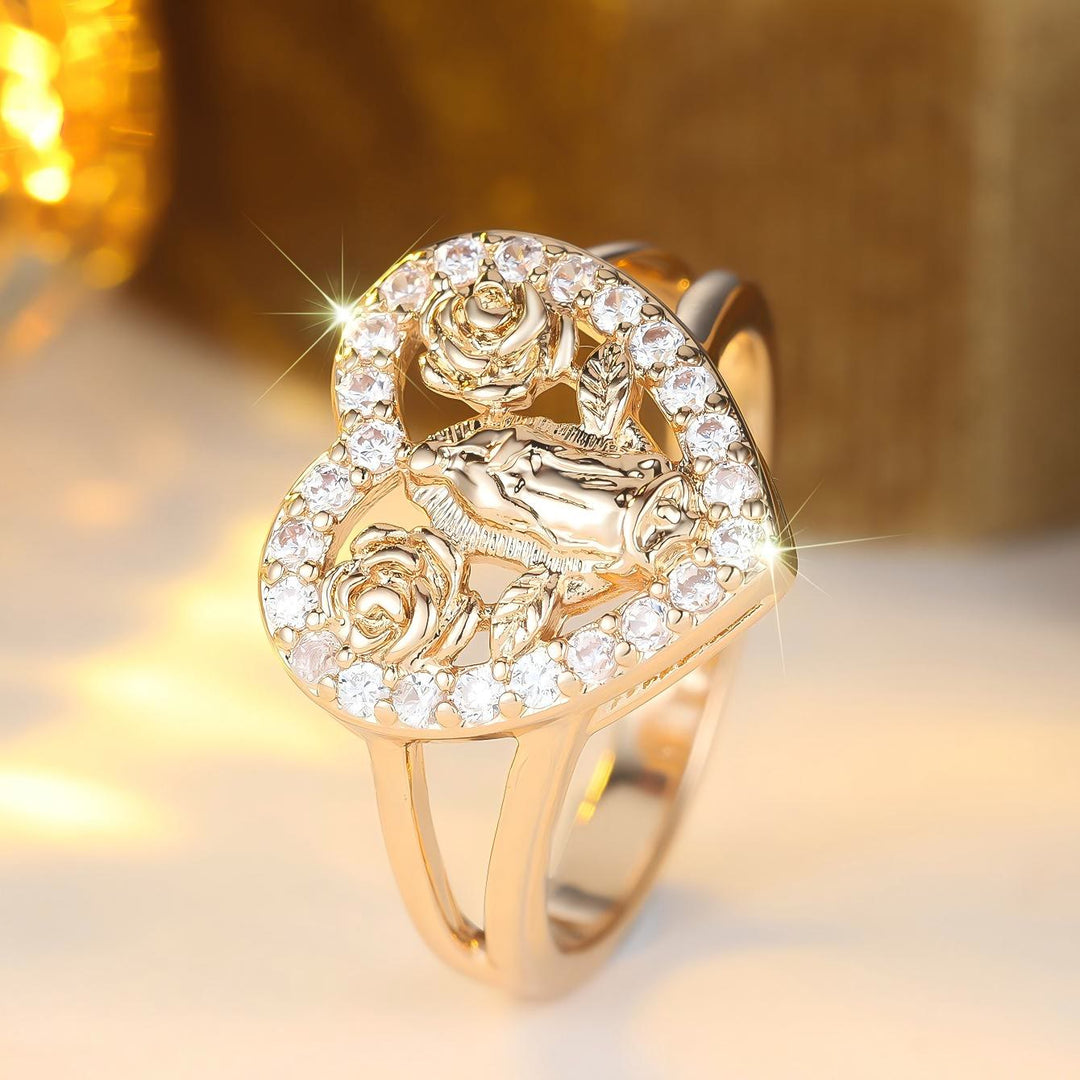 Bague en forme de cœur ornée d'un motif de Notre-Dame et de roses, signée Christianartworkshop : Portez sa protection au quotidien. - image 2