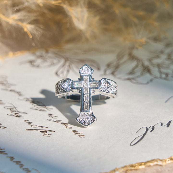 Bague Christianartworkshop à motif croix centrale et accents de zirconiums cubiques : Portez Sa protection au quotidien - image 5