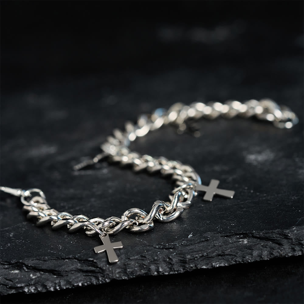 Bracelet à maillons gourmette Christianartworkshop avec breloques croix pendantes : Incarnez sa grâce audacieuse - image 2