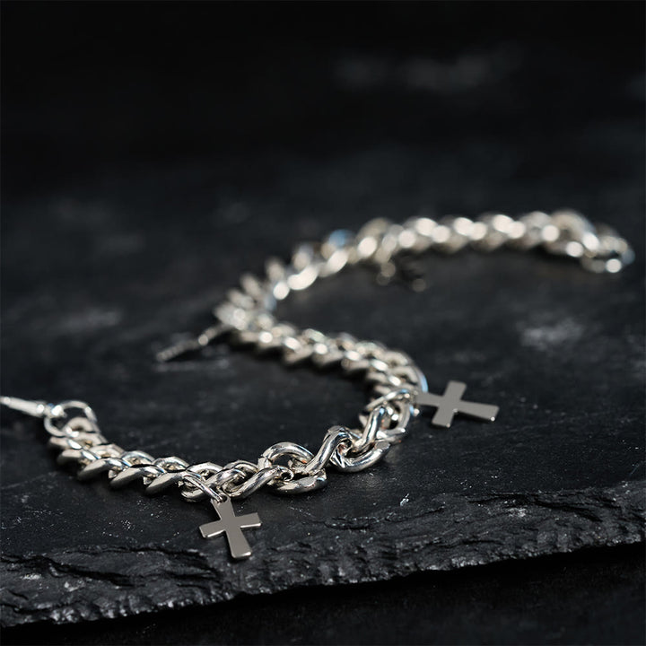Bracelet à maillons gourmette Christianartworkshop avec breloques croix pendantes : Incarnez sa grâce audacieuse - image 2
