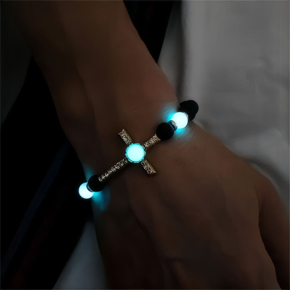 Bracelet en pierre volcanique avec croix phosphorescente, créé par Christianartworkshop : Incarnez sa grâce lumineuse - Bleu clair et doré - image 1